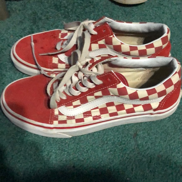 Red vans - Picture 2 of 5